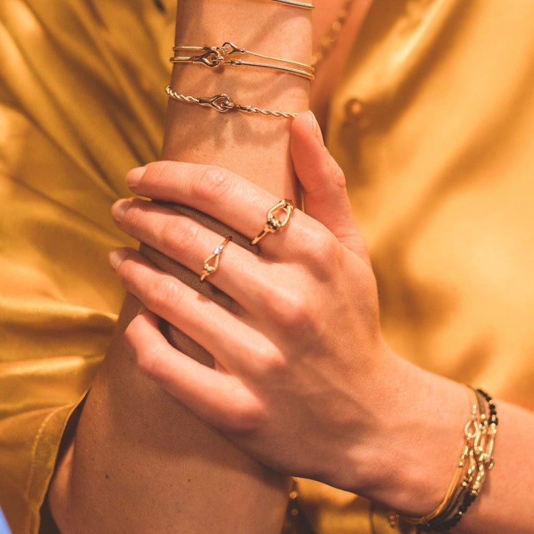 Bague " Just me" Horizontale en corde de basse