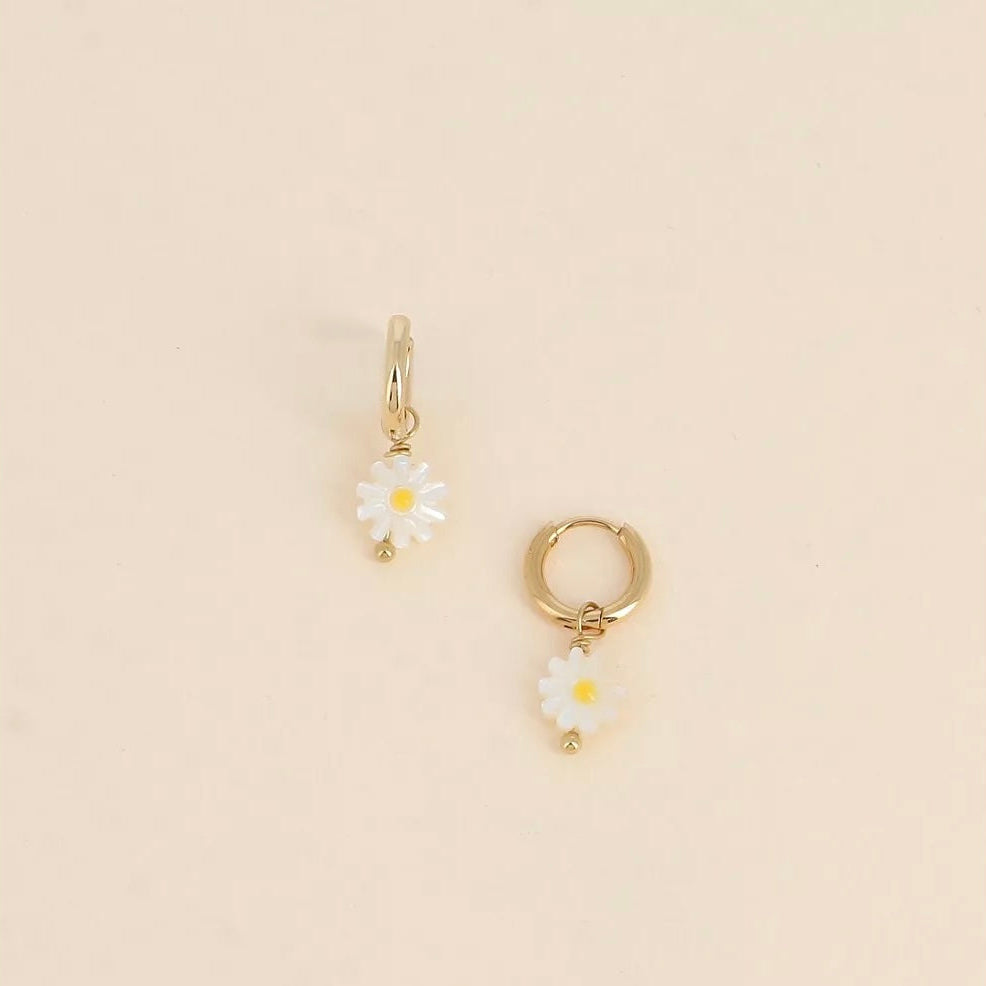 Boucles d'oreilles marguerite en nacre