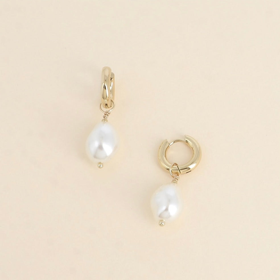 Boucles d'oreilles mini créoles perle en résine colorée