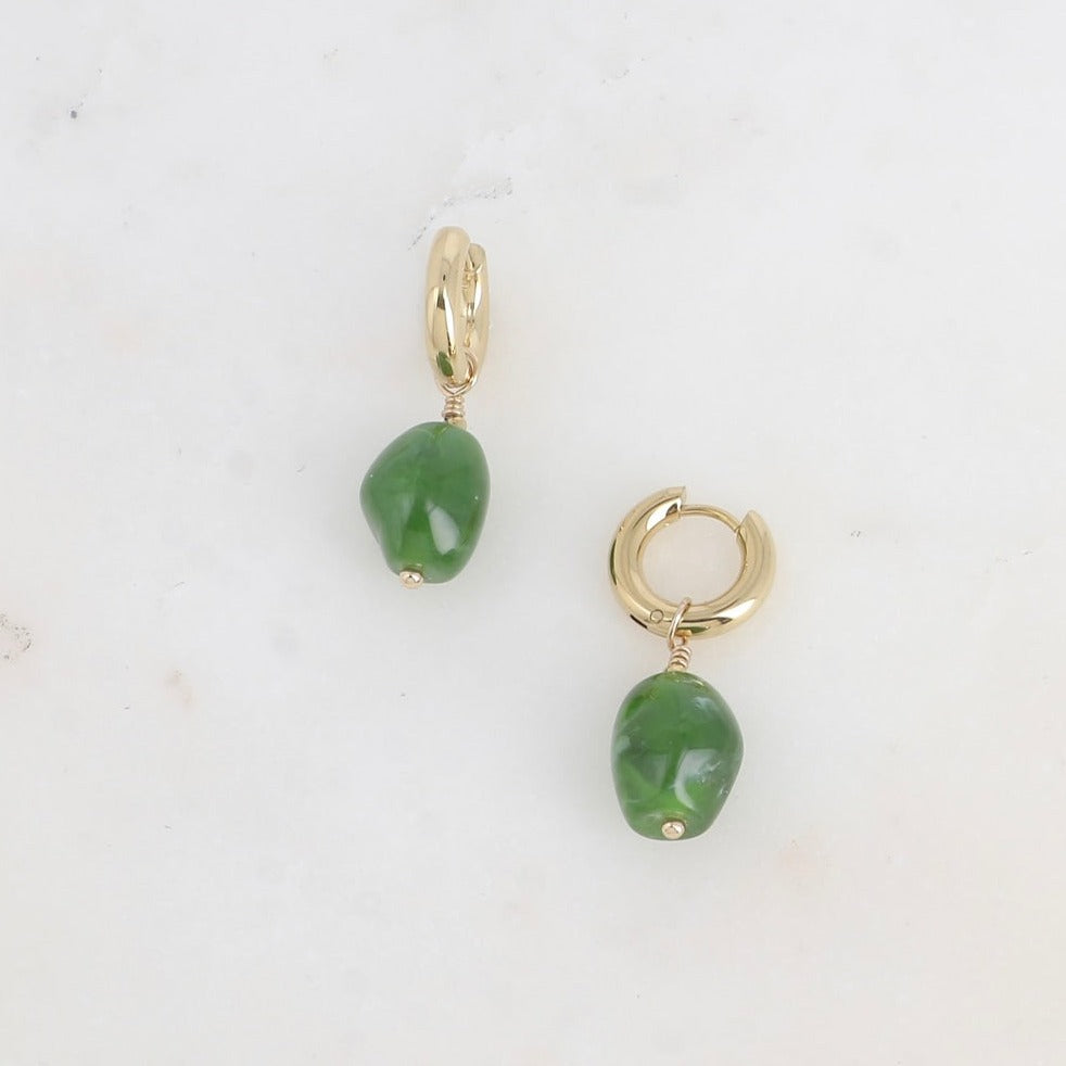 Boucles d'oreilles mini créoles perle en résine colorée
