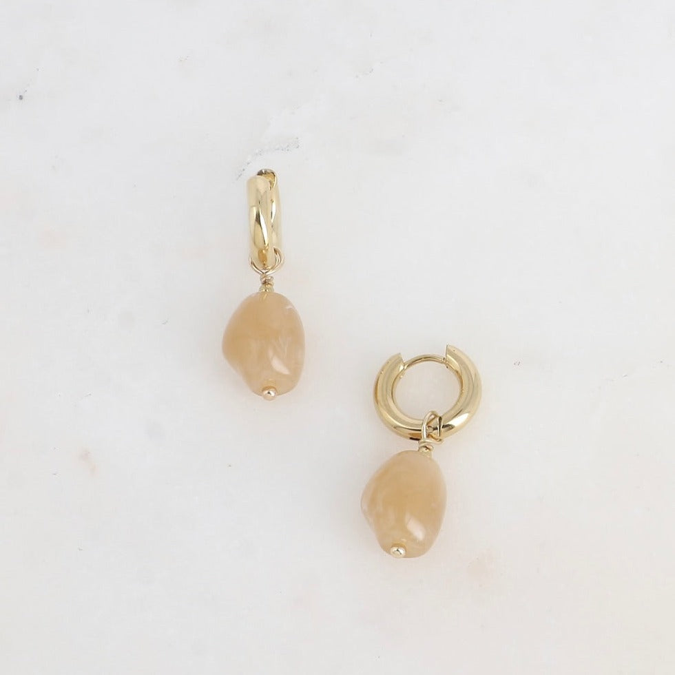 Boucles d'oreilles mini créoles perle en résine colorée
