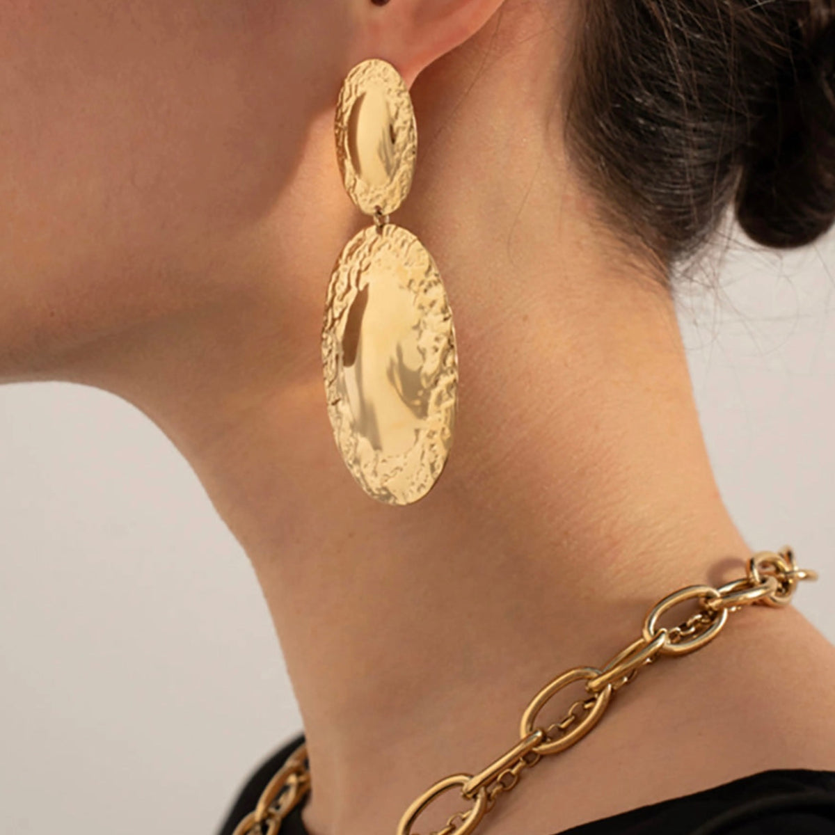 Boucles pendantes Marthia - ovales bi-texturés lisses et martelés