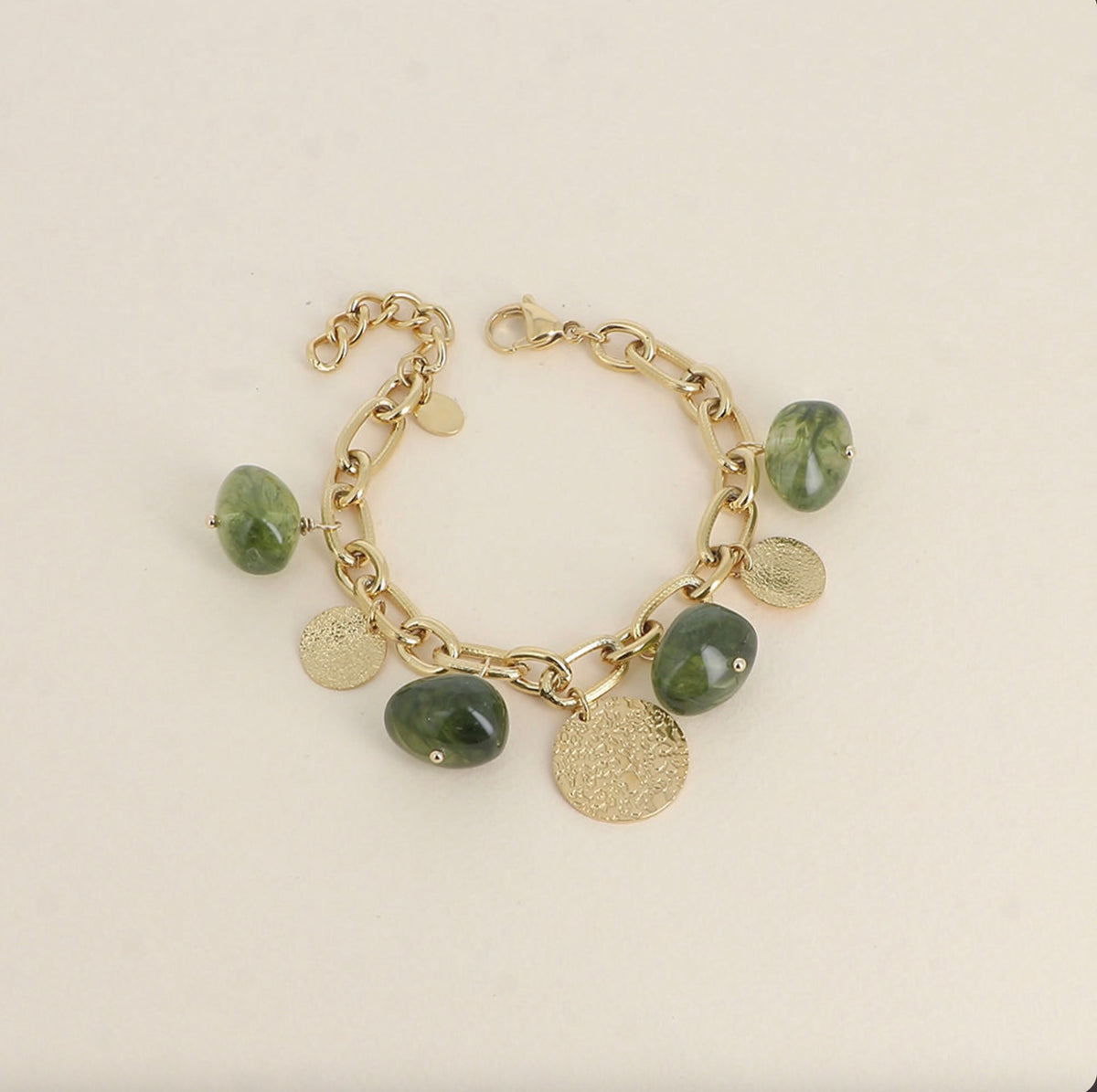 Bracelet perles en résine et pampilles rondes