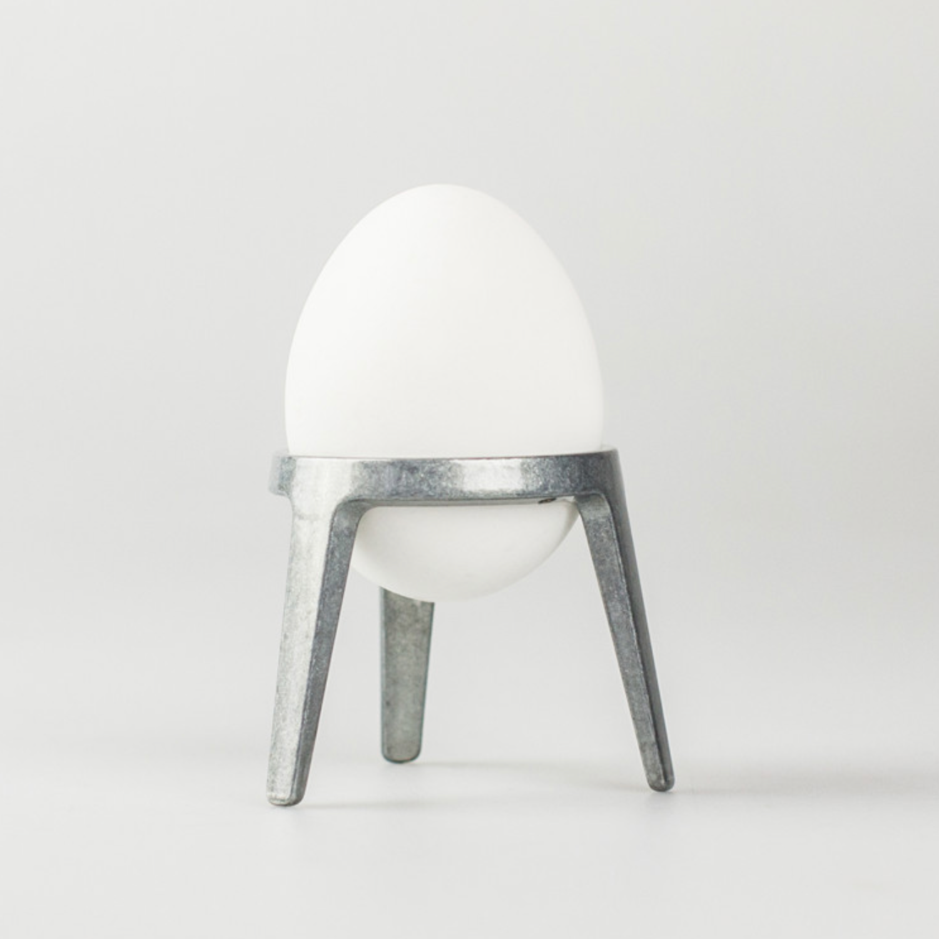 Coquetier minimaliste métal