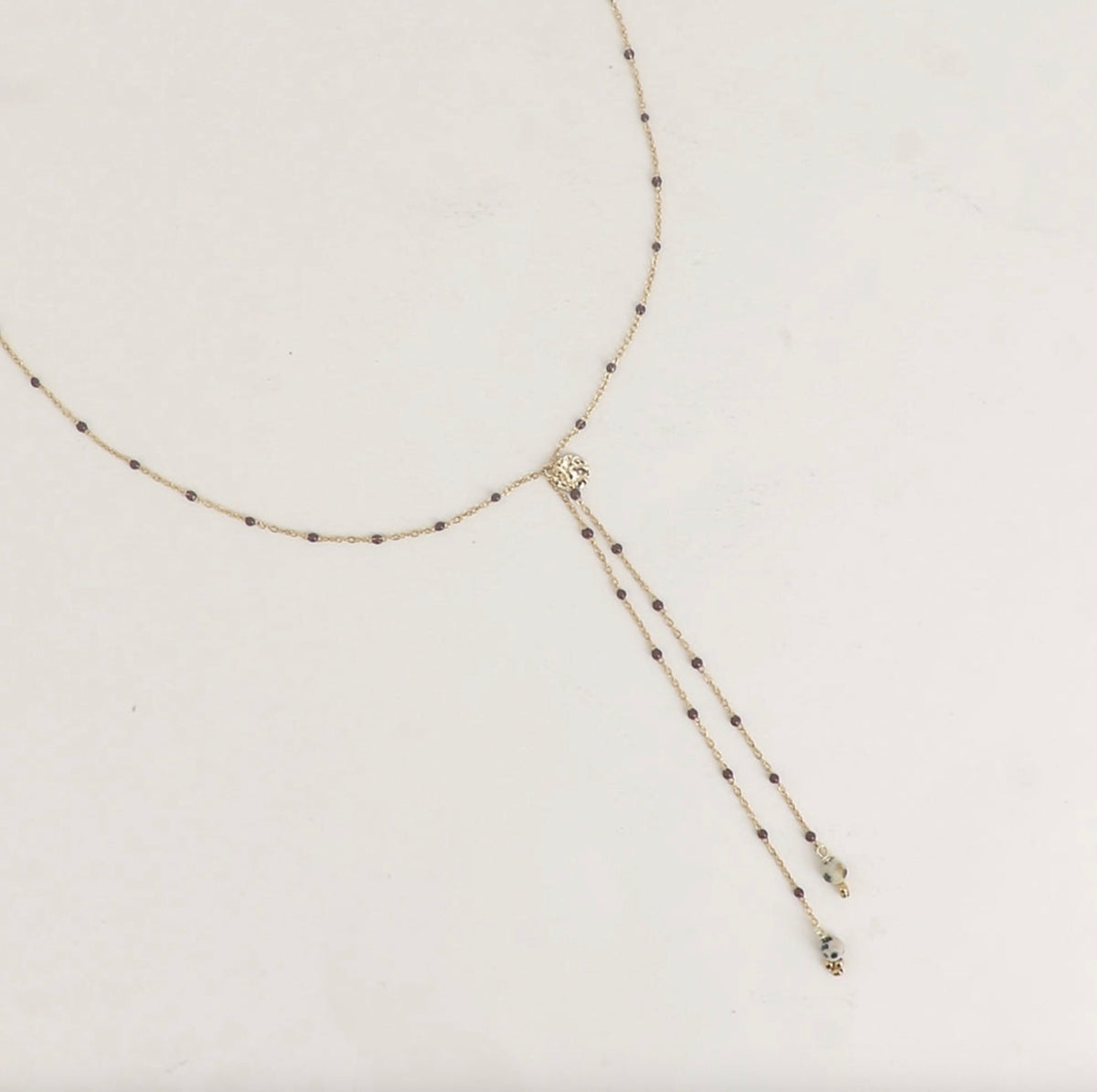 Collier Y - chaîne émaillée, pierres naturelles, pastille ronde texturée