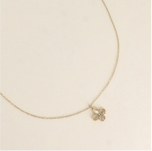 Collier chaîne trèfle pierres naturelles