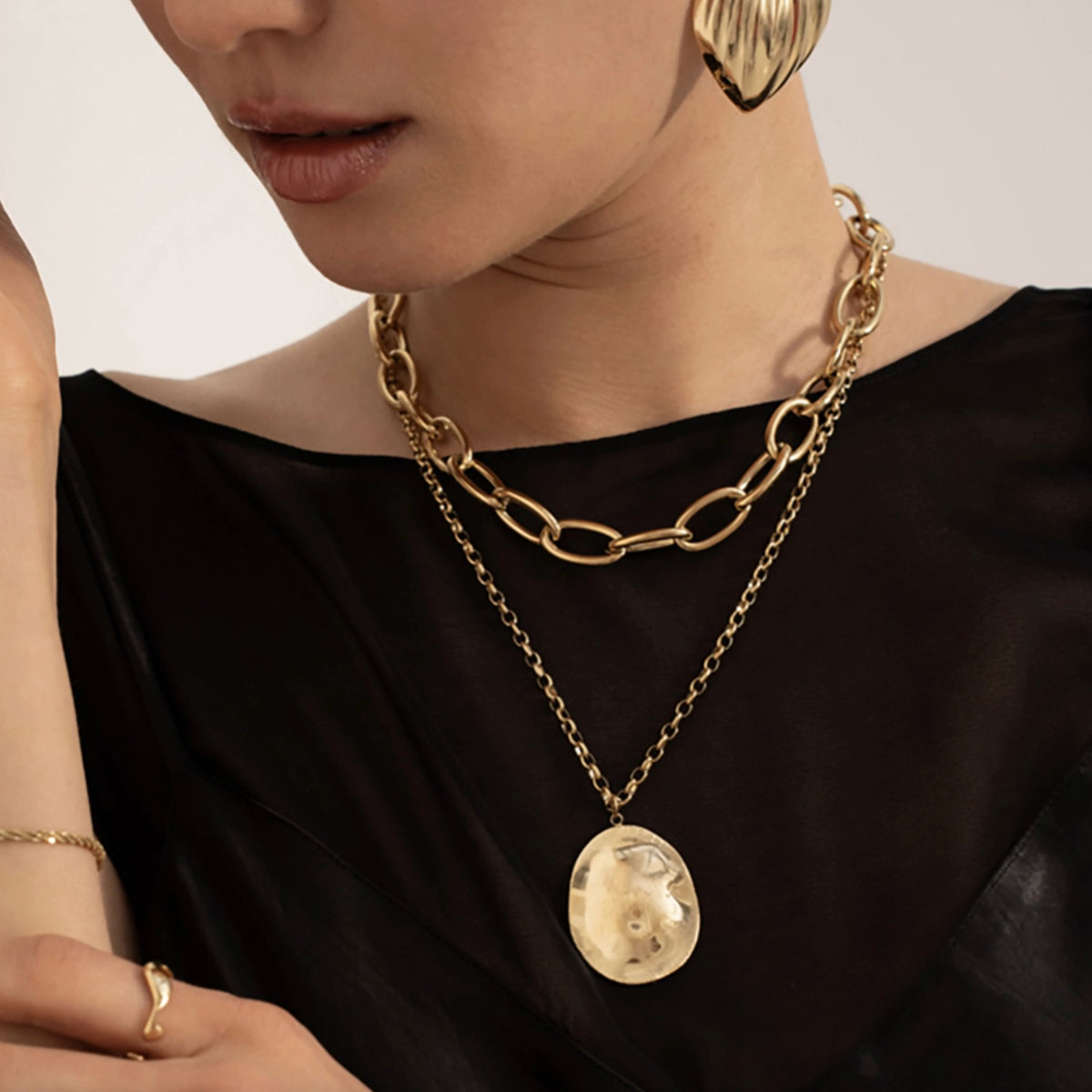 Collier grande pièce ondulée brossée mat
