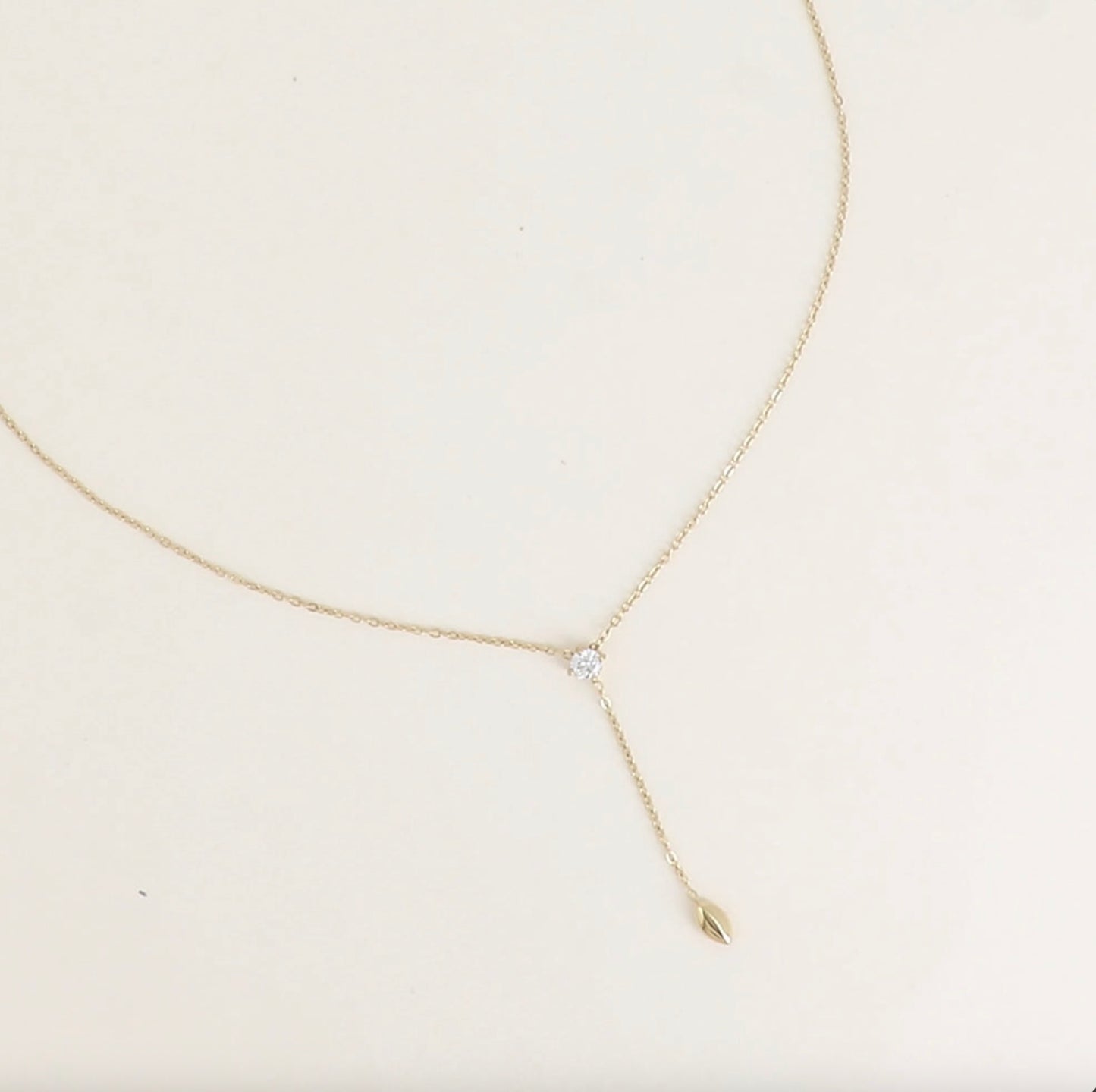 Collier oxyde de zirconium rond et ovale pendant