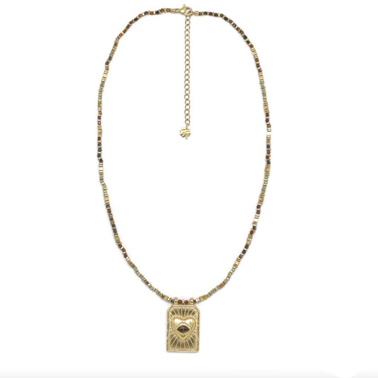 Collier perle plaque doré coeur oeil vert