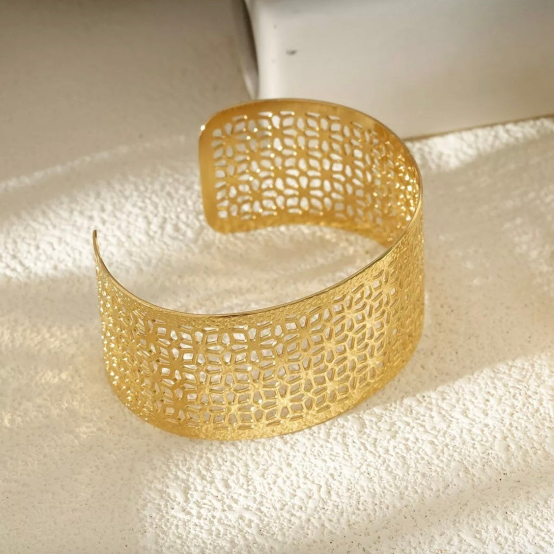 Manchette dentelle géométrique