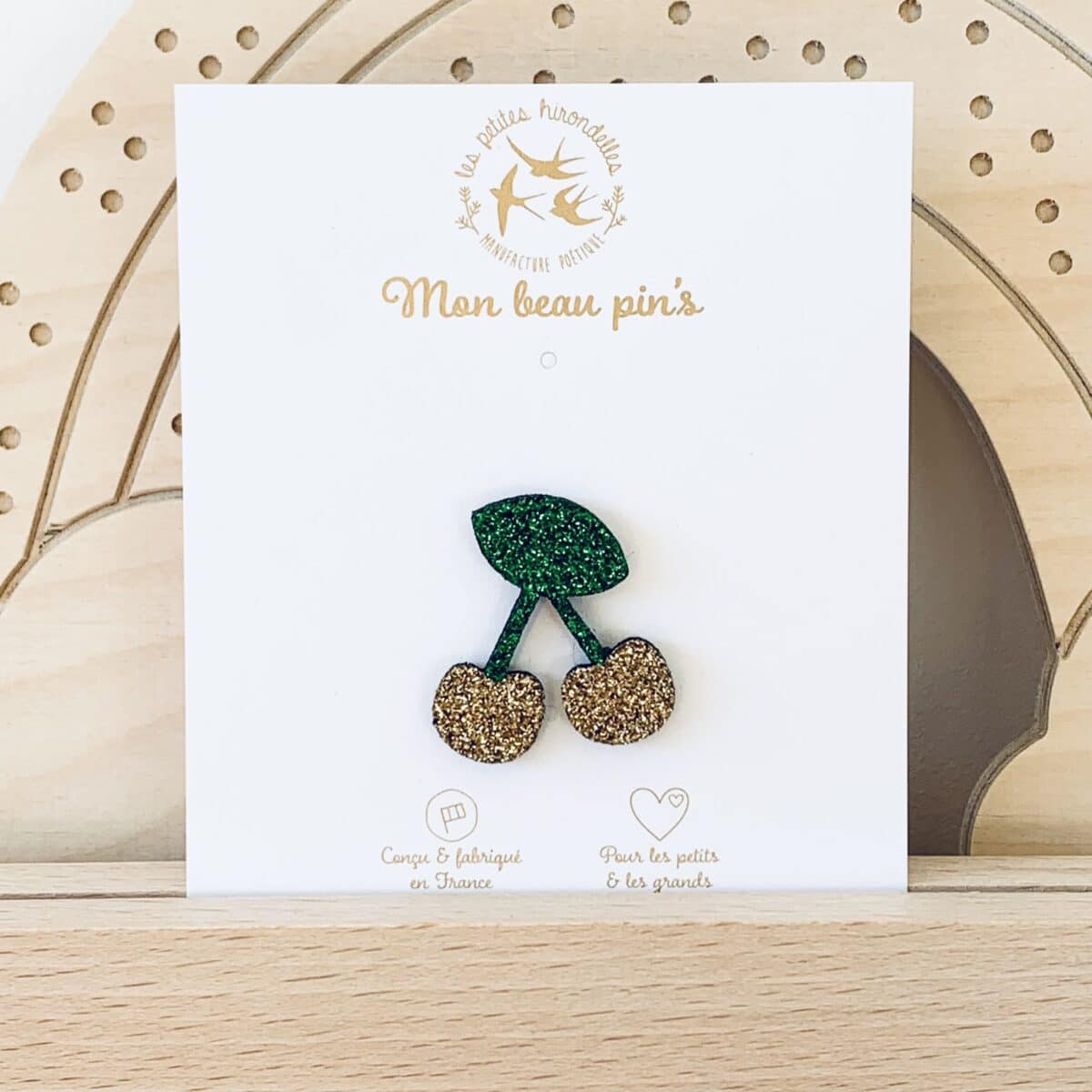Pin's cerises or
