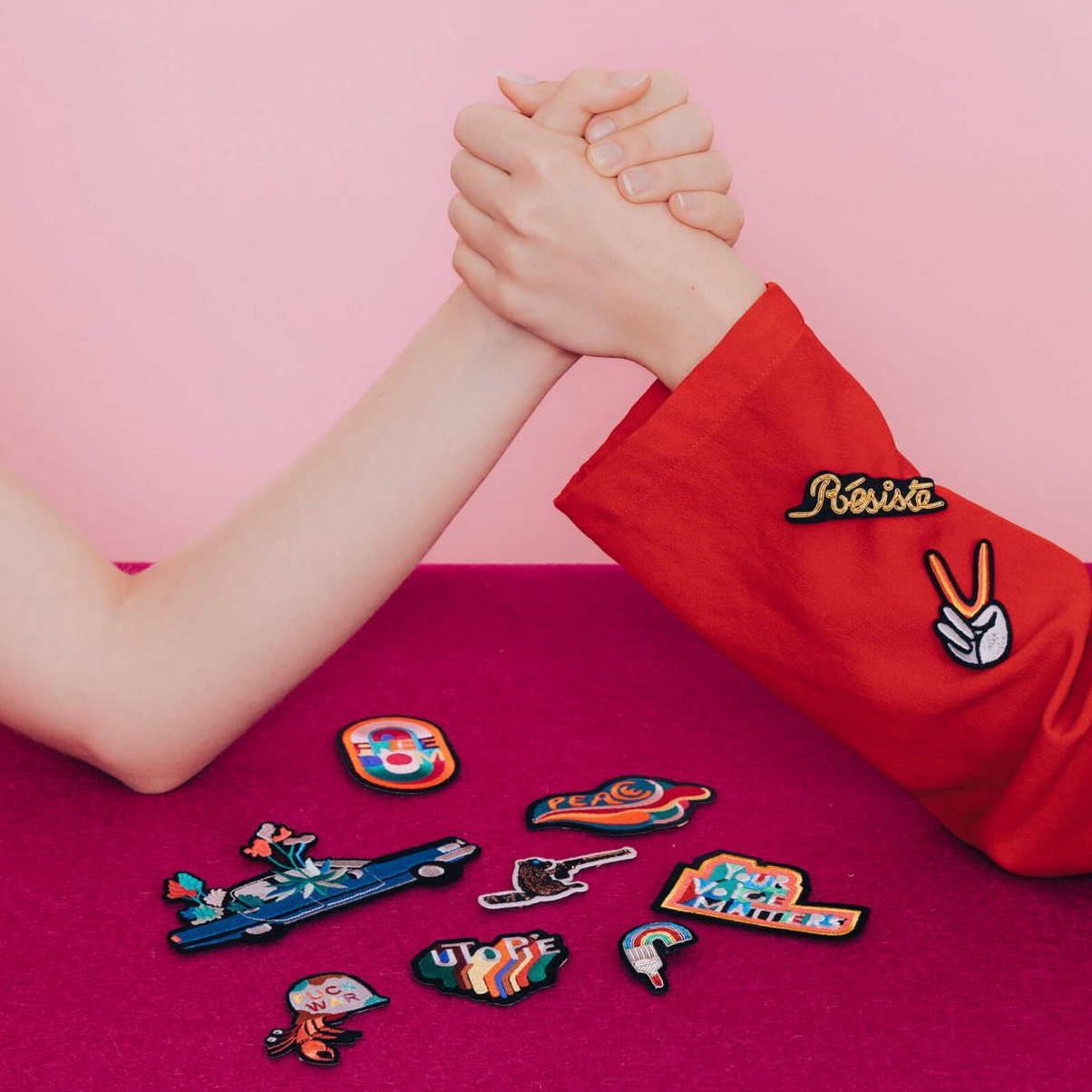 Broche Résiste