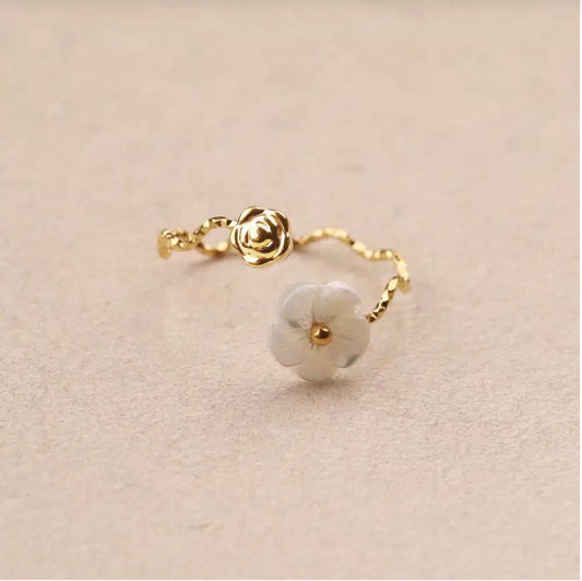 Bague fine ajustable fleur nacre