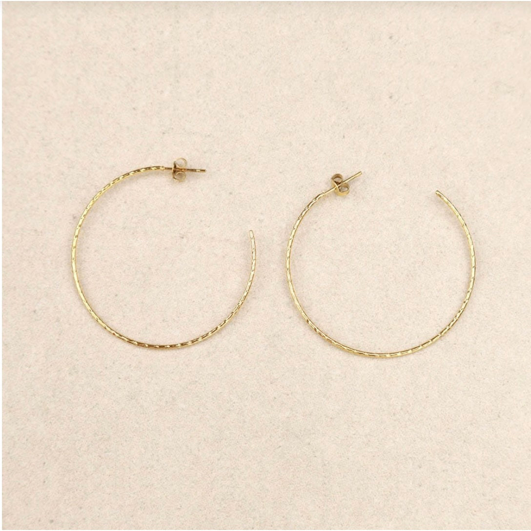 Boucles d'oreilles créoles fines texturées