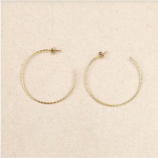 Boucles d'oreilles créoles fines texturées