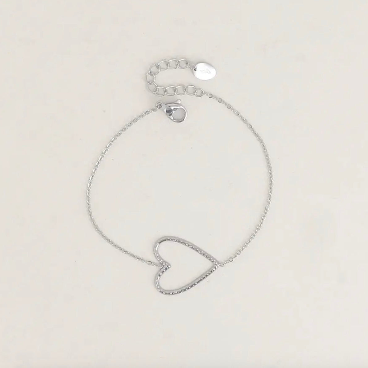 Bracelet coeur martelé ajouré