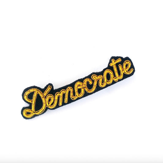 Broche démocratie