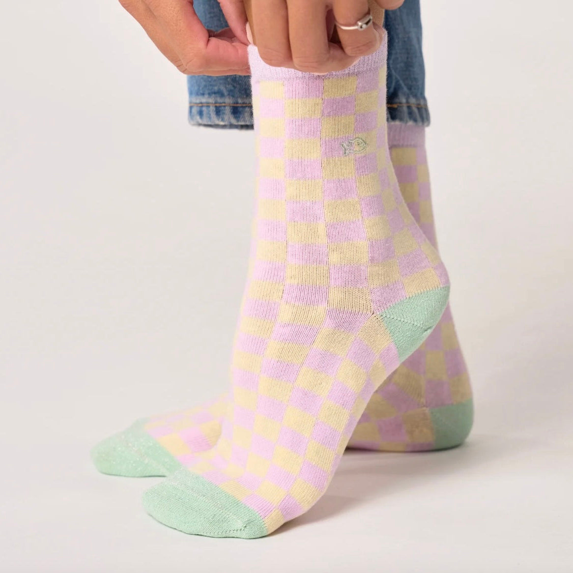 Chaussettes à carreaux violet et jaune