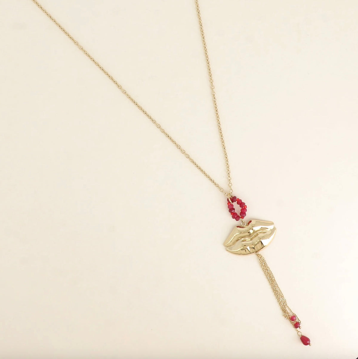Collier - anneau de pierres naturelles et pendentif en forme de bouche