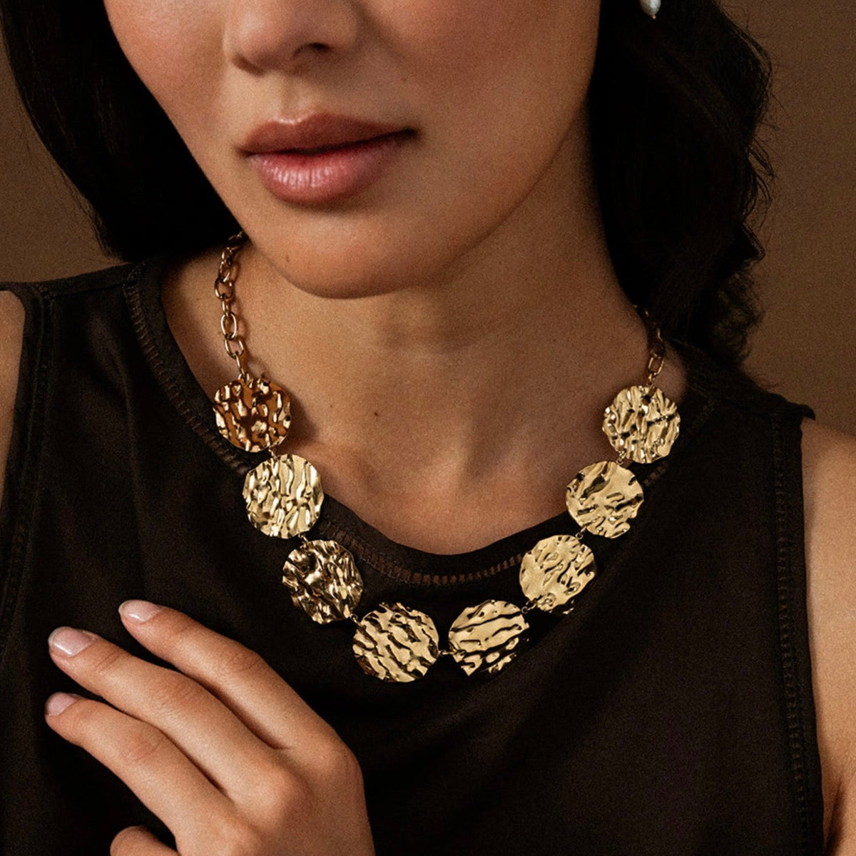 Collier 8 pastilles rondes texturées