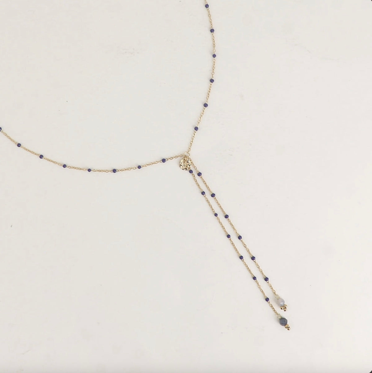 Collier Y - chaîne émaillée, pierres naturelles, pastille ronde texturée
