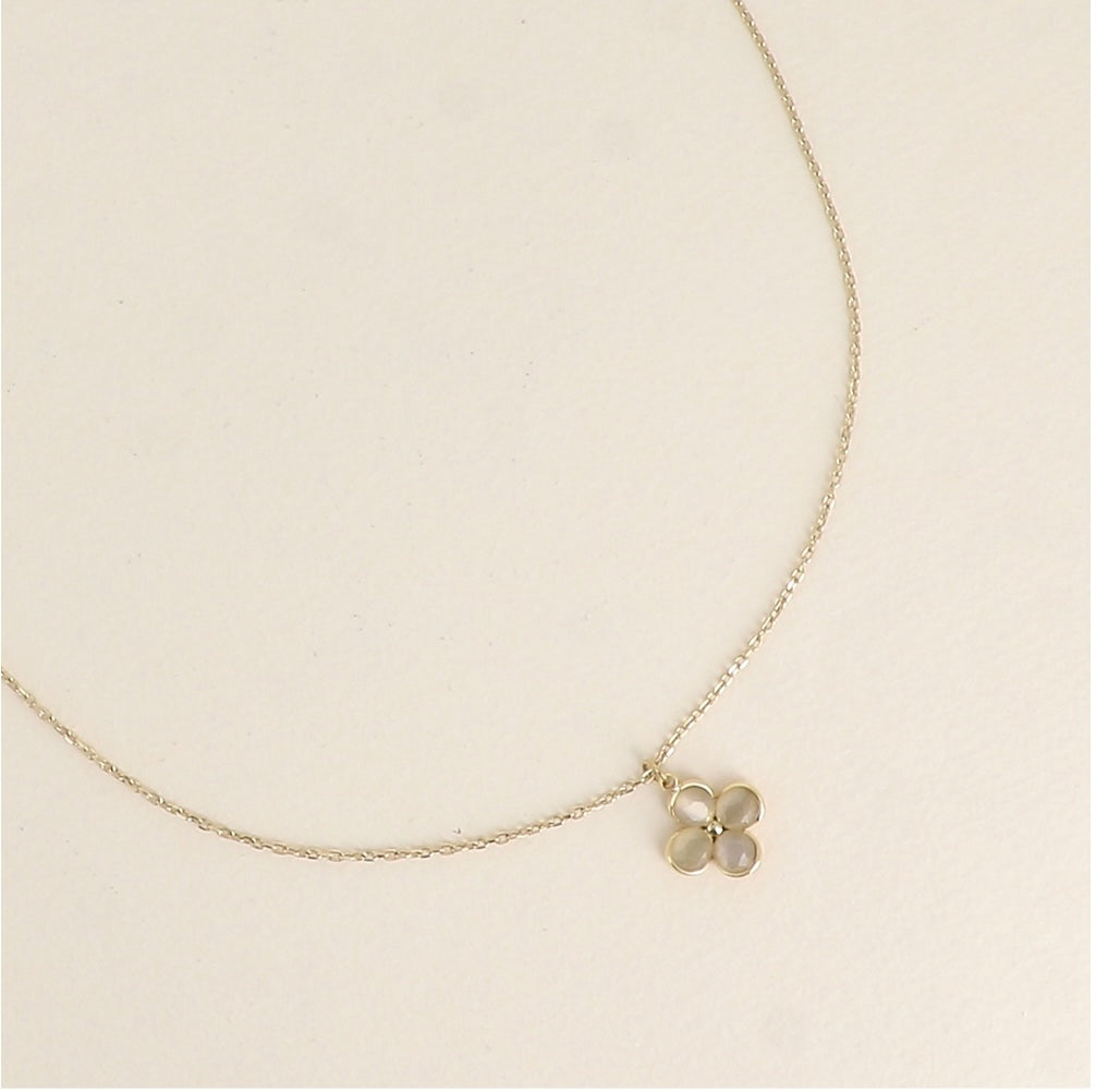 Collier chaîne trèfle pierres naturelles