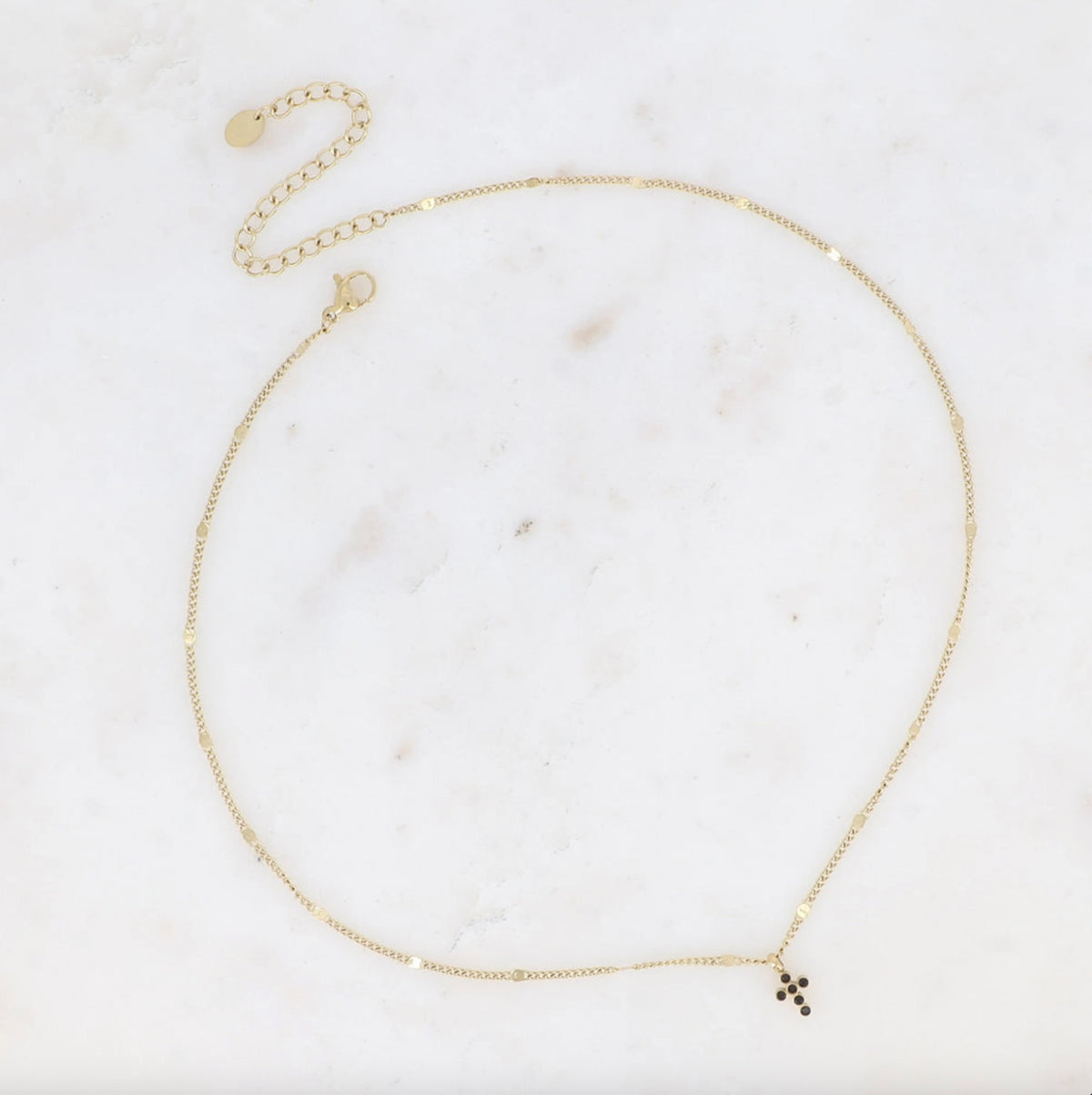 Collier croix et oxydes de zirconium