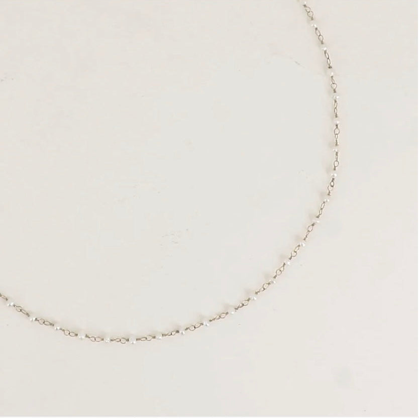 Collier fin petites perles d'eau douce