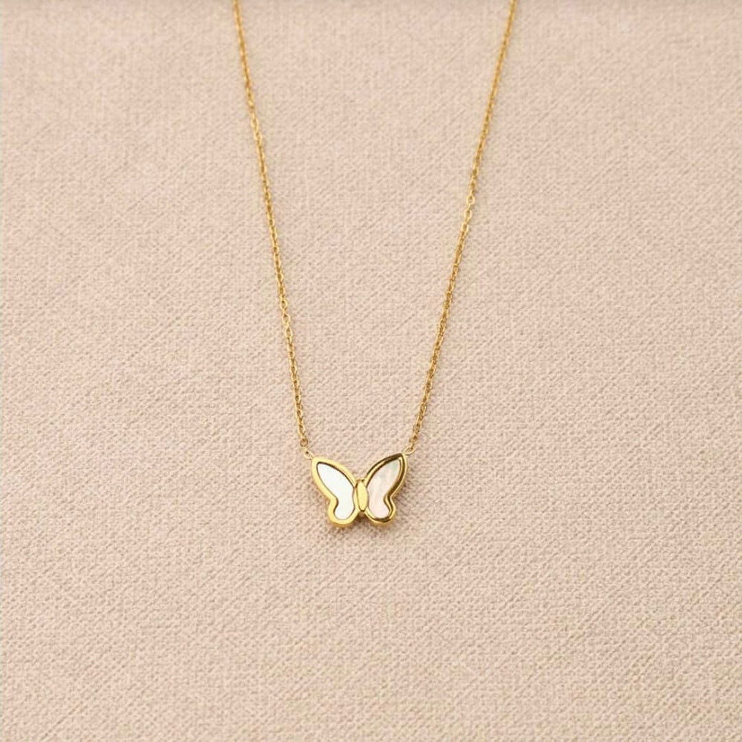 Collier pendentif papillon nacre