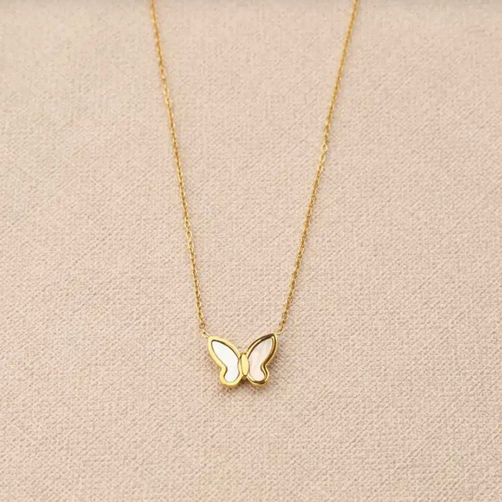Collier pendentif Papillon nacre & doré