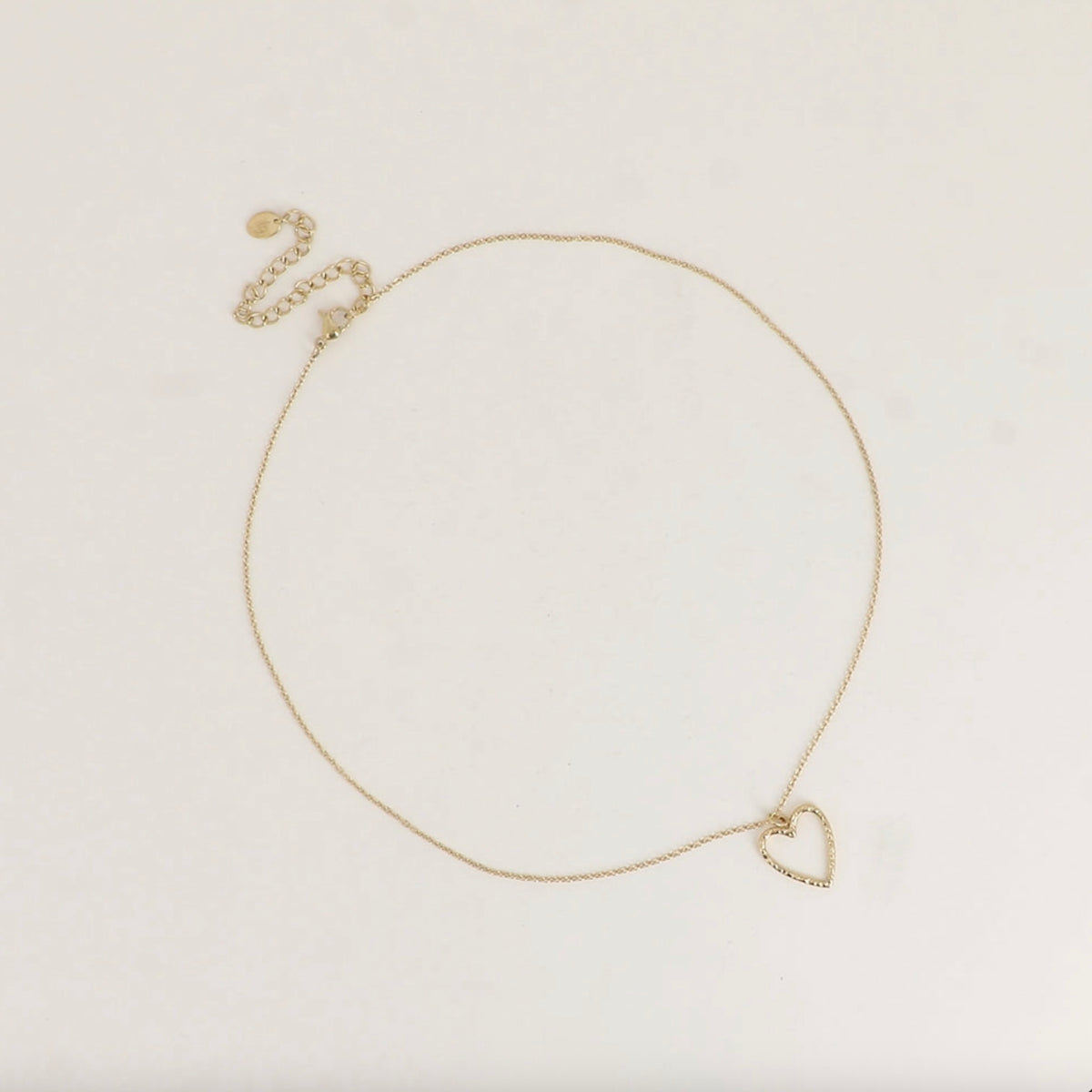 Collier pendentif coeur ajouré martelé
