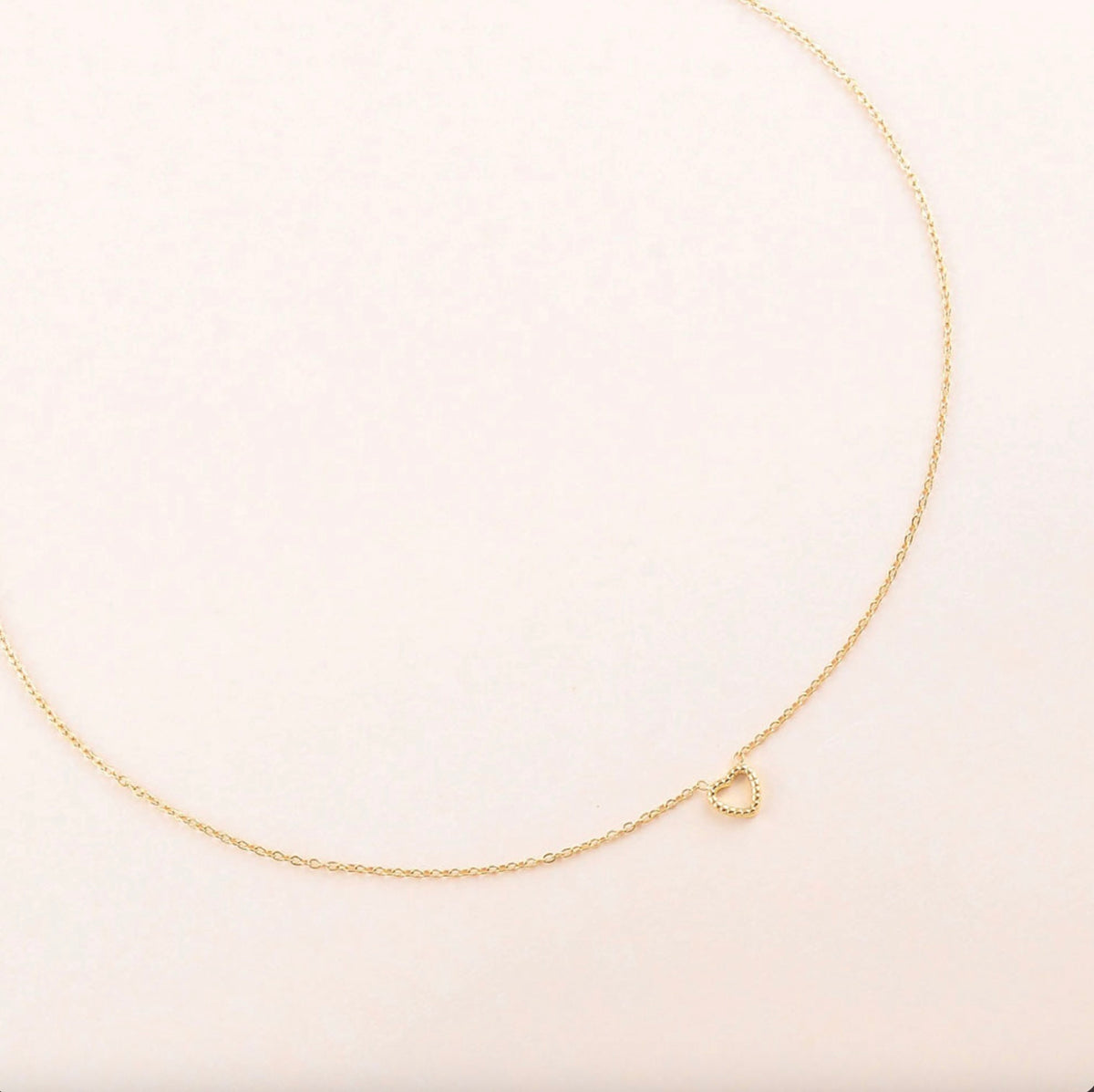 Collier pendentif mini coeur strié et ajouré