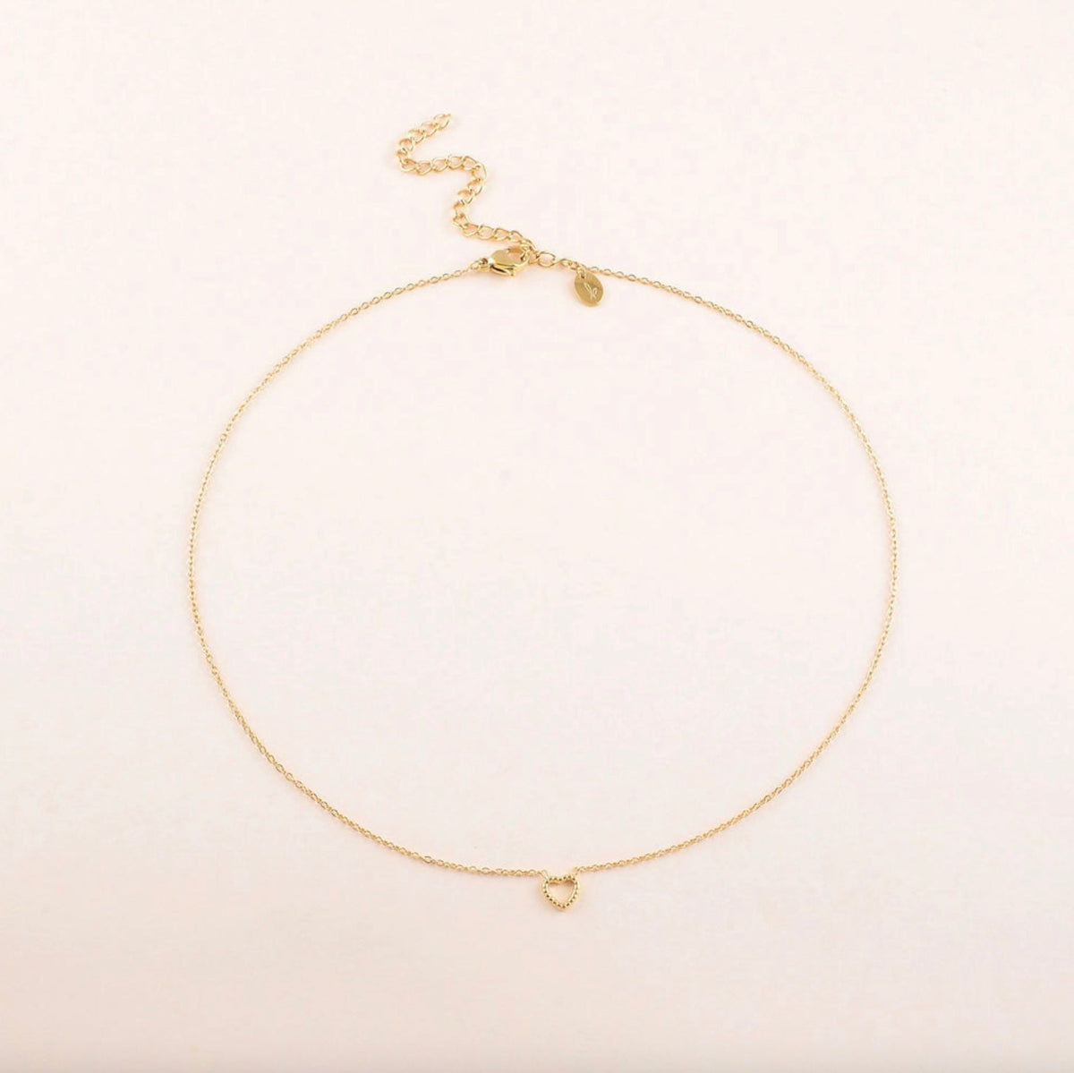 Collier pendentif mini coeur strié et ajouré