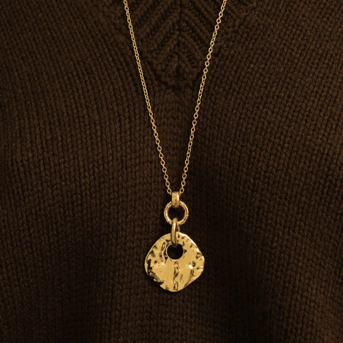 Sautoir pendentif carré martelé