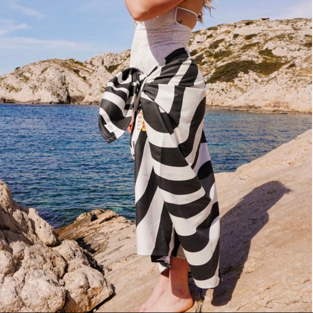 Serviette de plage XXL en microfibres - Wavy Panda
