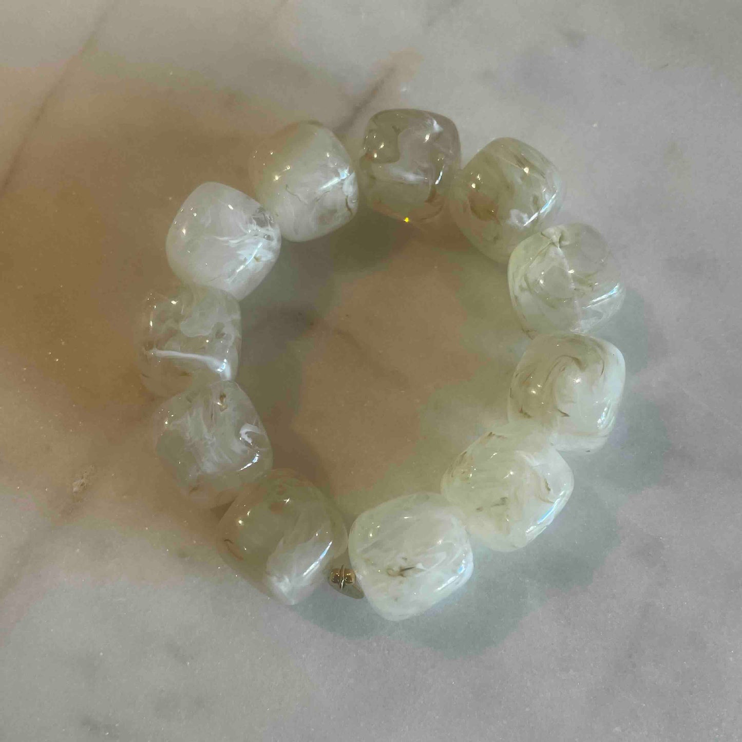 bracelet résine perles carrées