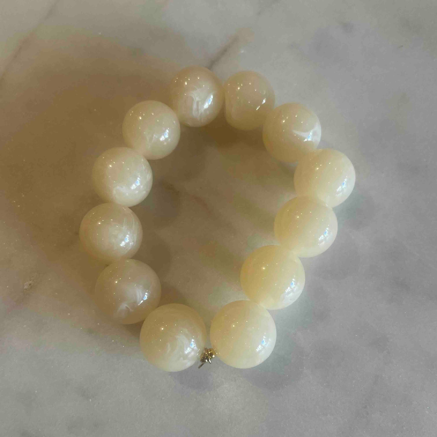 bracelet résine perles rondes