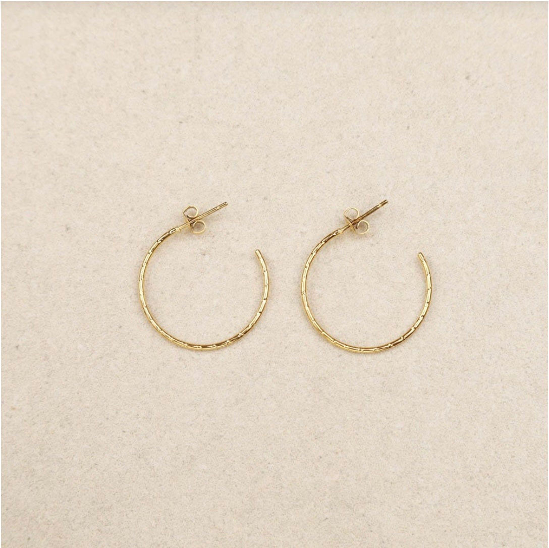Boucles d'oreilles créoles fines texturées 25mm