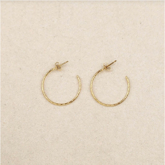 Boucles d'oreilles créoles fines texturées 25mm