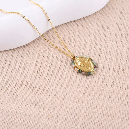 Collier médaillon ovale croix et pierres naturelles