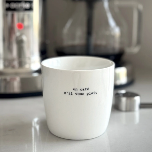 sogne mug mot un café